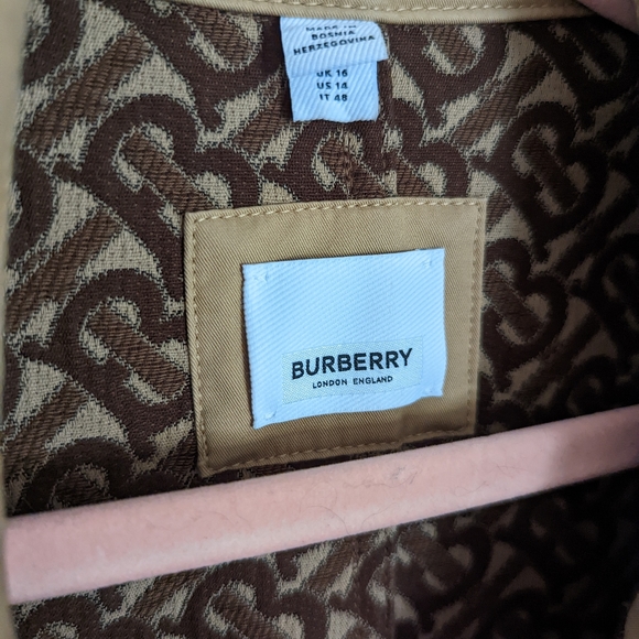 Burberry Trench Vest TB monogram - Picture 9 of 16